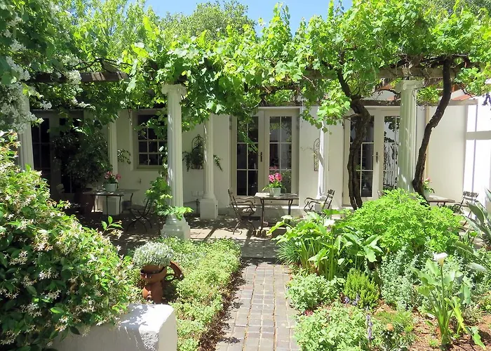 Au Pear Boutique Guest House